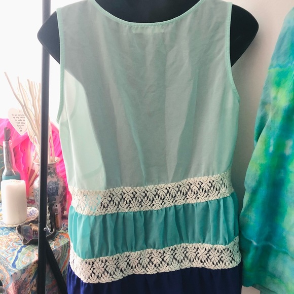 Large beautiful flowing top - Picture 2 of 4